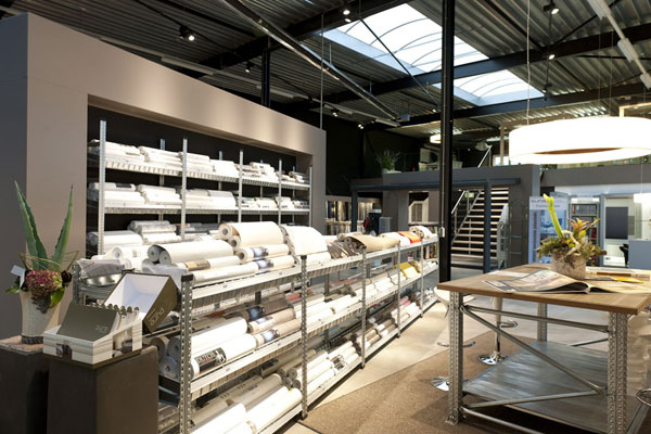 De 1000 m2 showroom is sfeervol en overzichtelijk