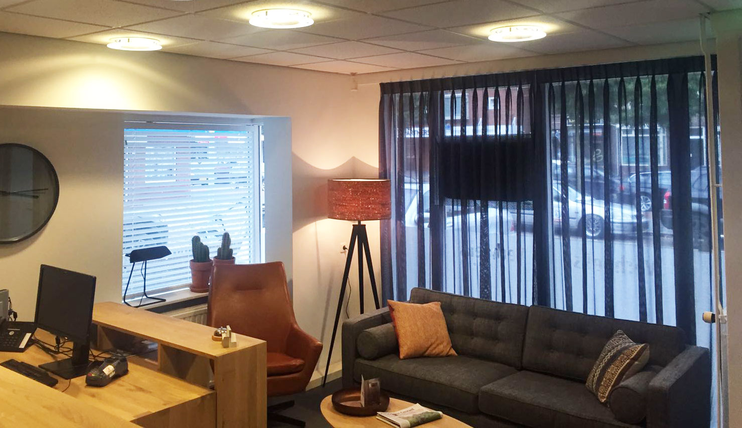 Partners at Home; verf, behang, raamdecoratie, vloeren.