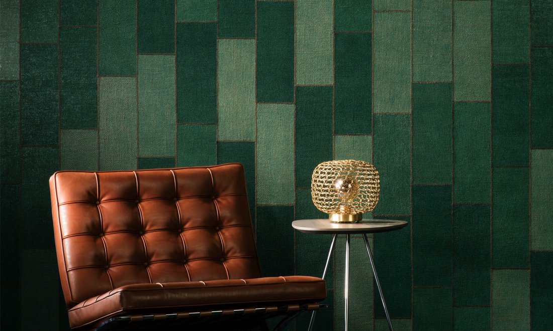 Muurbekleding vervaardigd uit ambachtelijk geweven en gekleurde jute