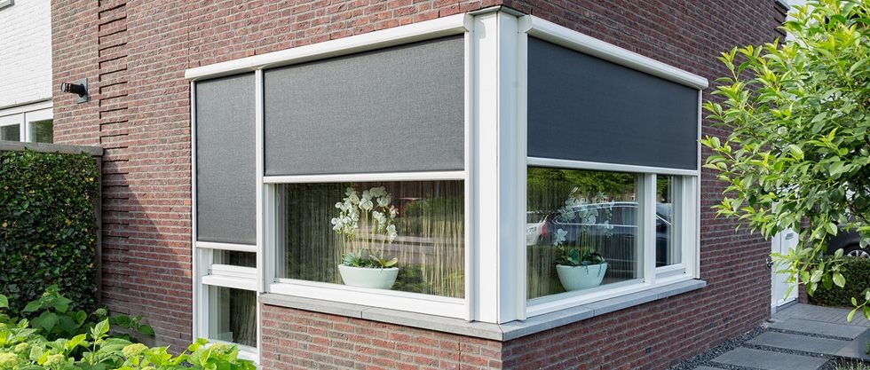 Houd je huis koel met buitenzonweringen en rolluiken van Partners at Home, ook tijdens de allerwarmste zomerdagen 