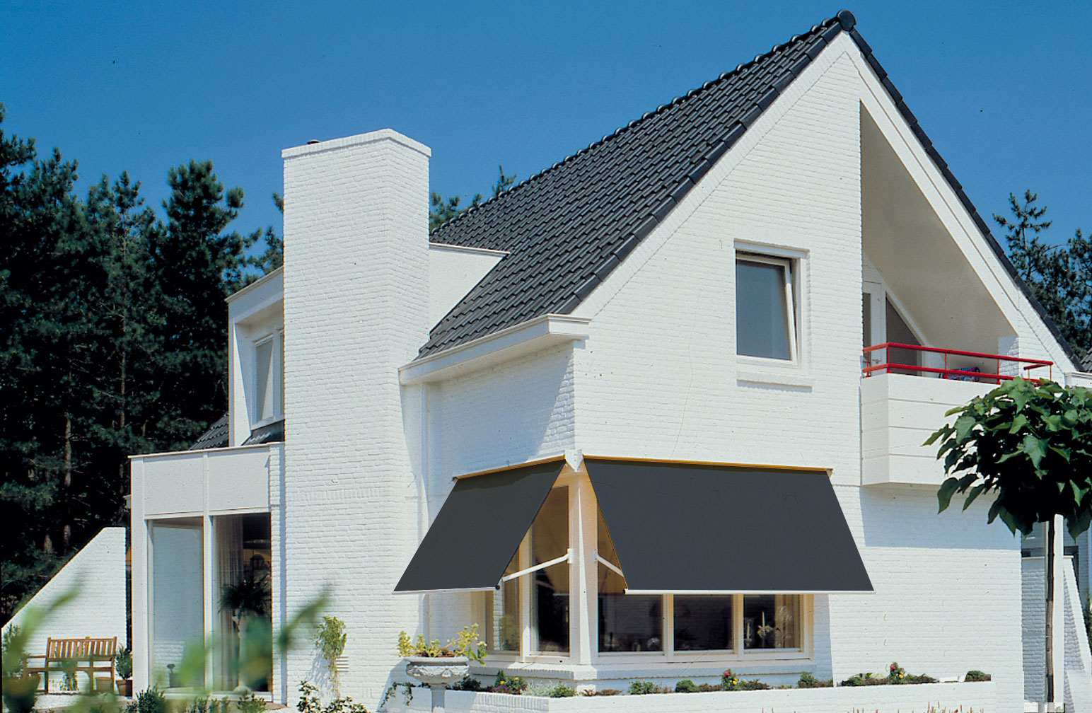 Met buitenzonwering van Noord-West Interieurs ben je de warmte de baas