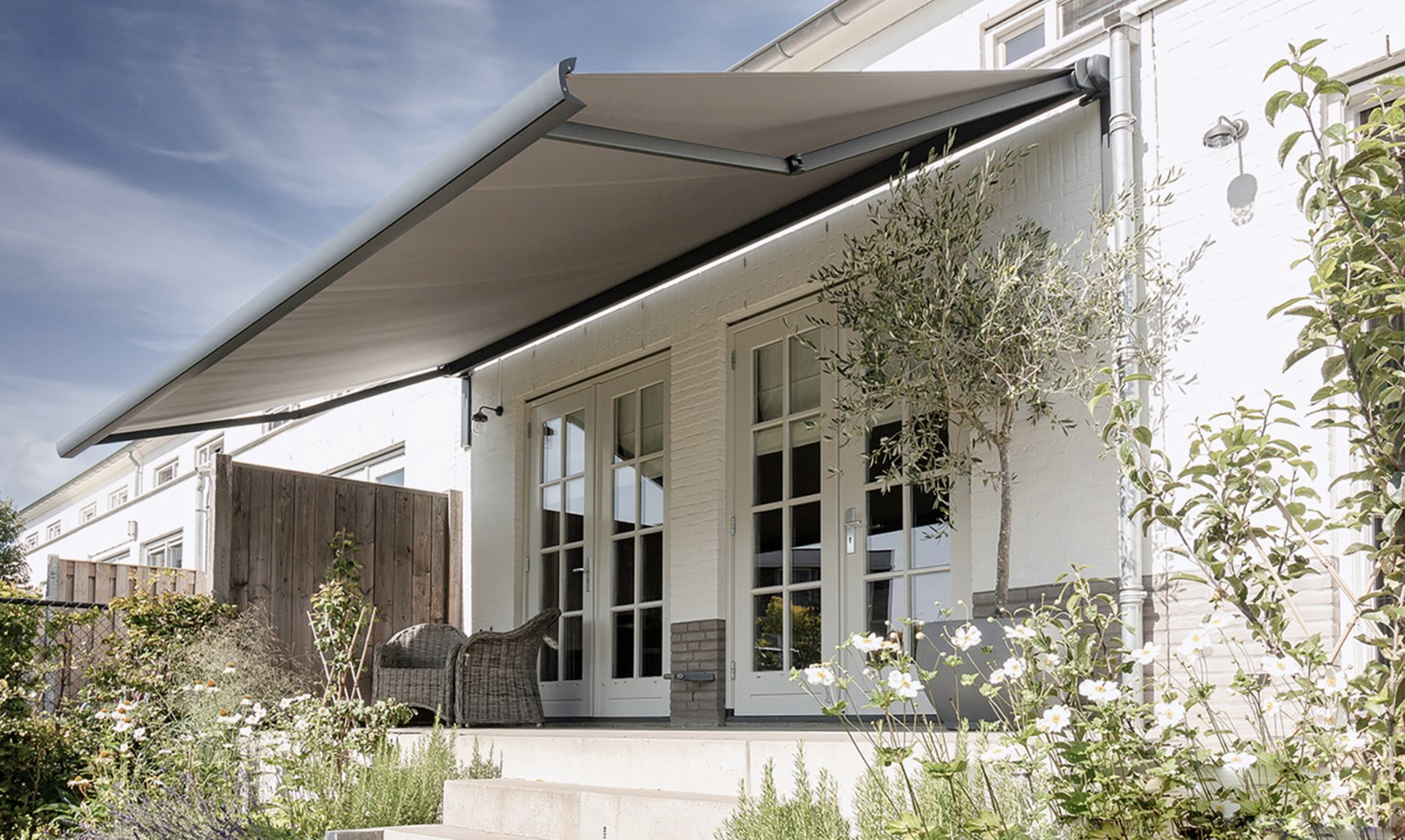 Breng sfeer in jouw tuin met buitenzonwering van Noord-West Interieurs