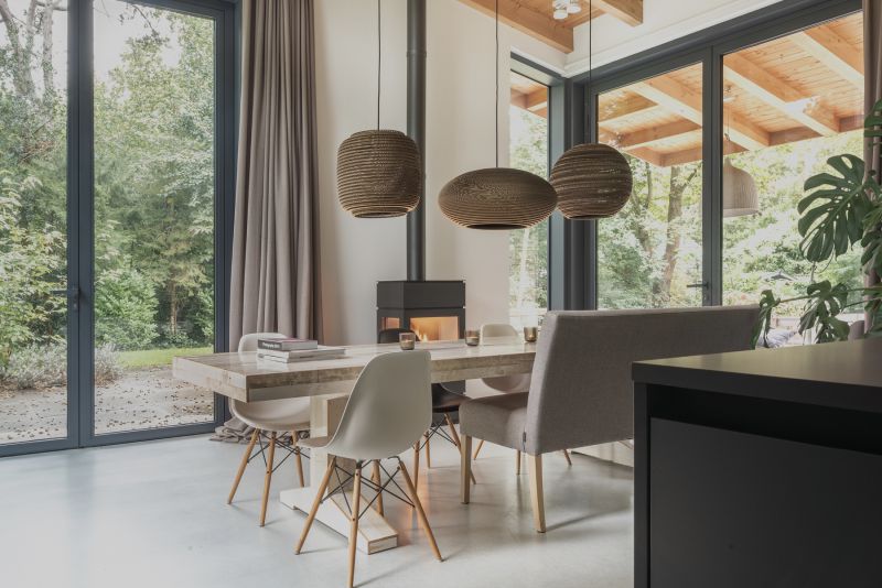 Een vloer van pvc met betonlook zorgt voor de typische industriële uitstraling